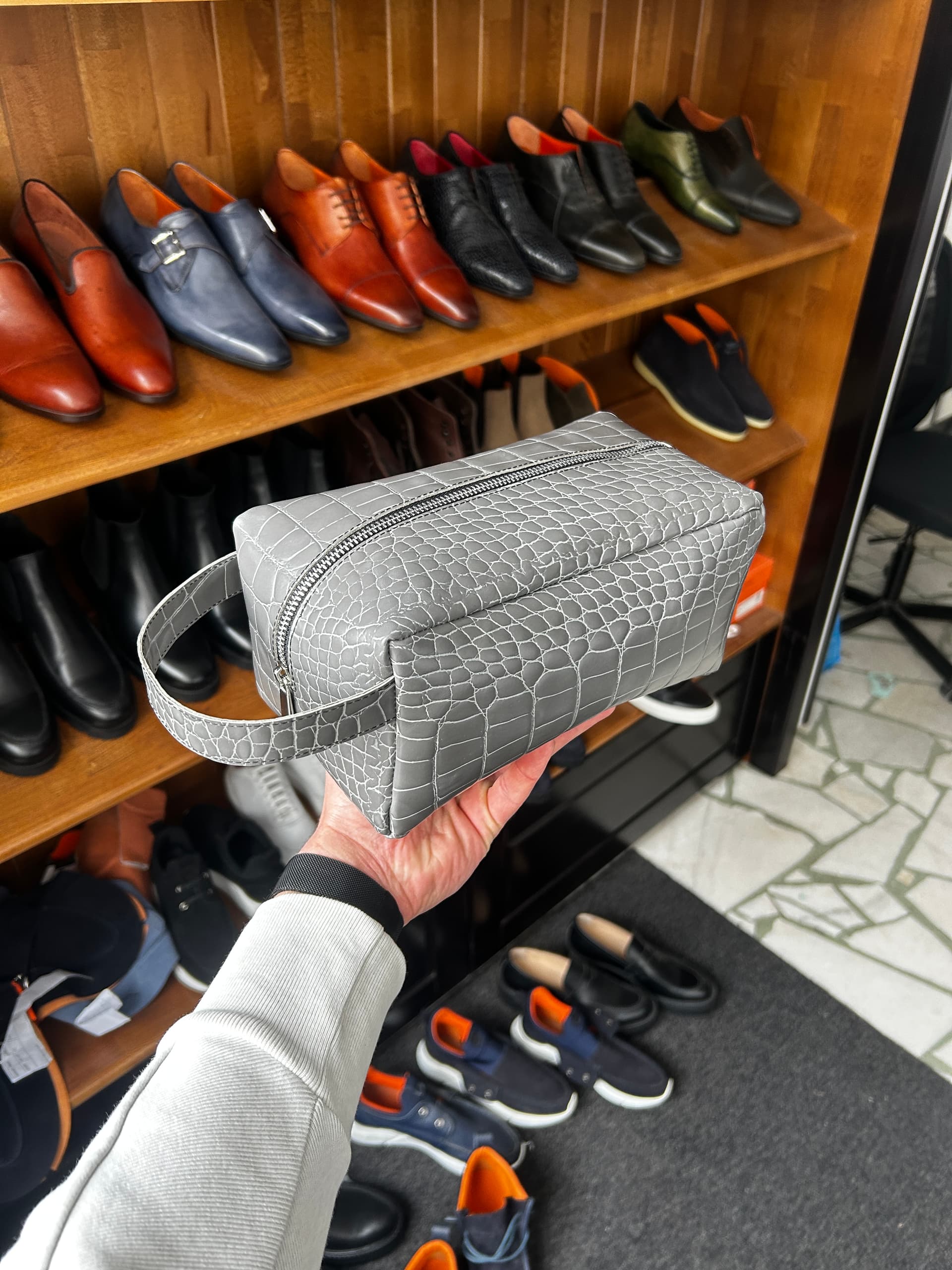 Borseta gri crocodil